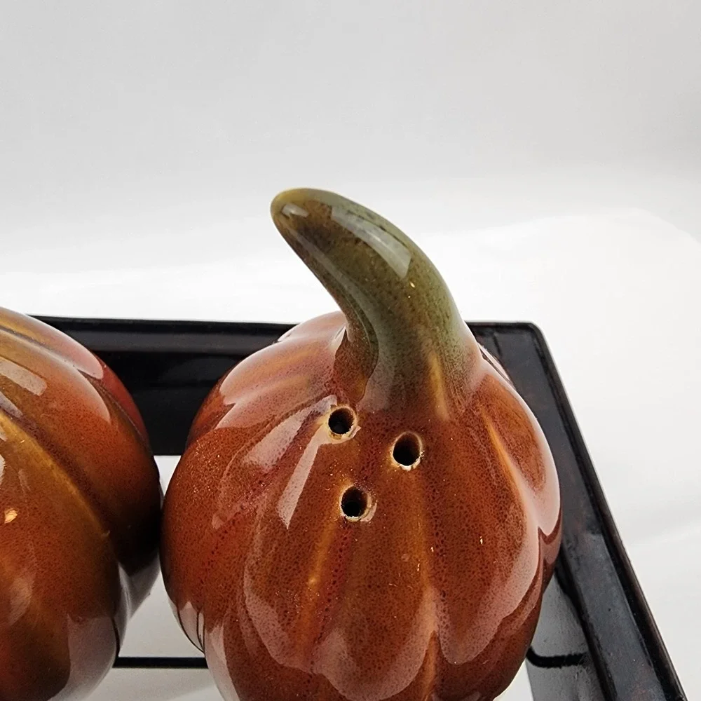 Pumpkin Shaped Salt and Pepper Shaker Set in a Wagon‎ Holder Fall Thanksgiving